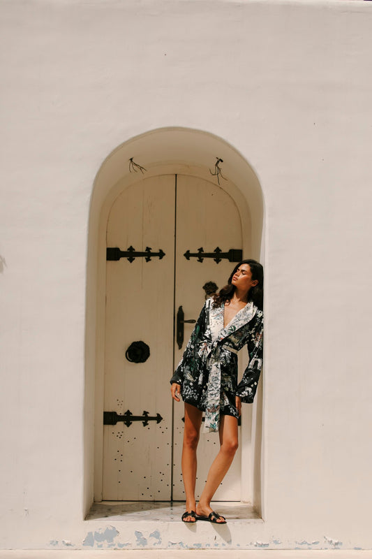 Lionne Noir Çift Taraflı Kısa Kimono Sabahlık