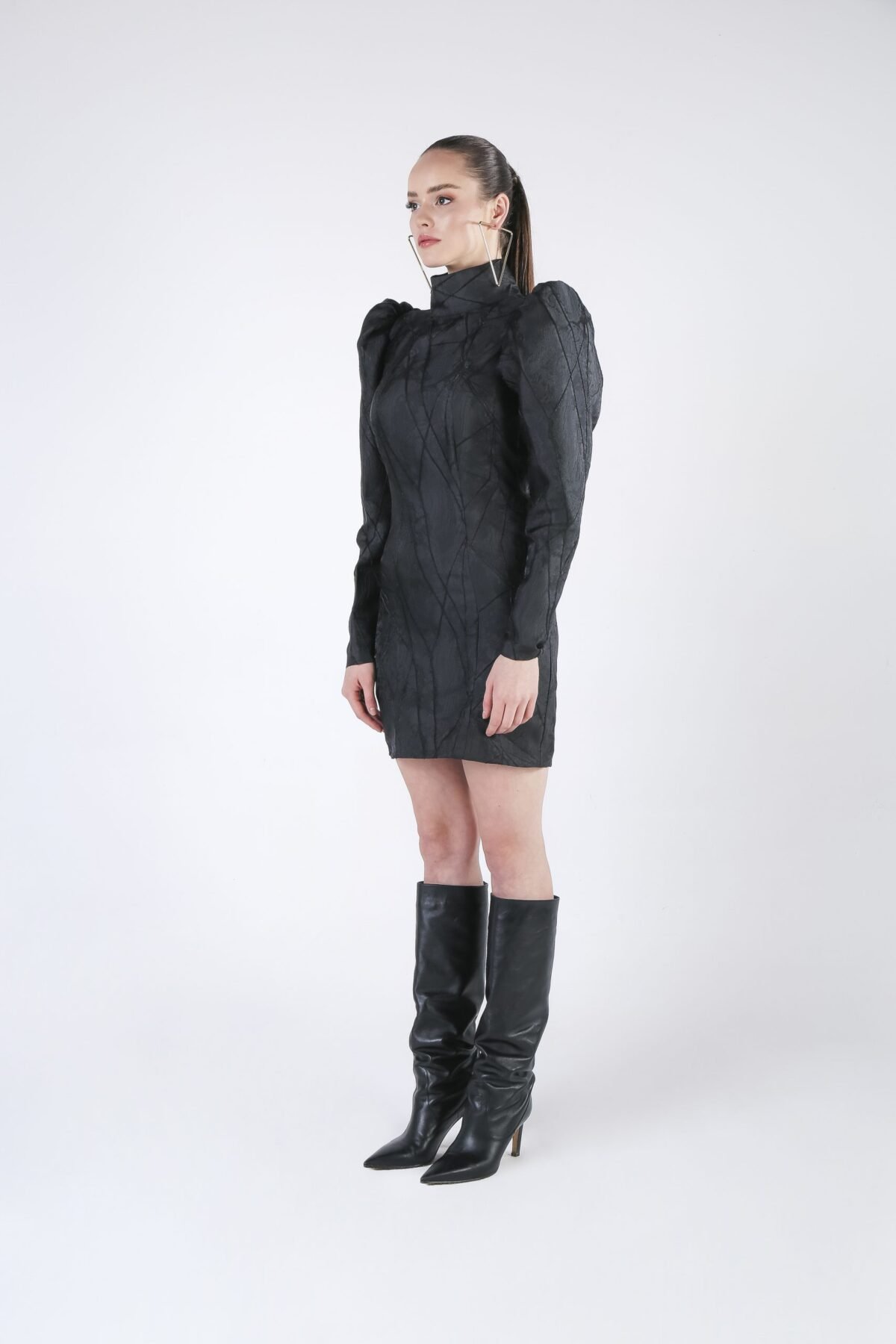 Sculptural Mini Dress with long sleeve puffy shoulders - Görsel 2
