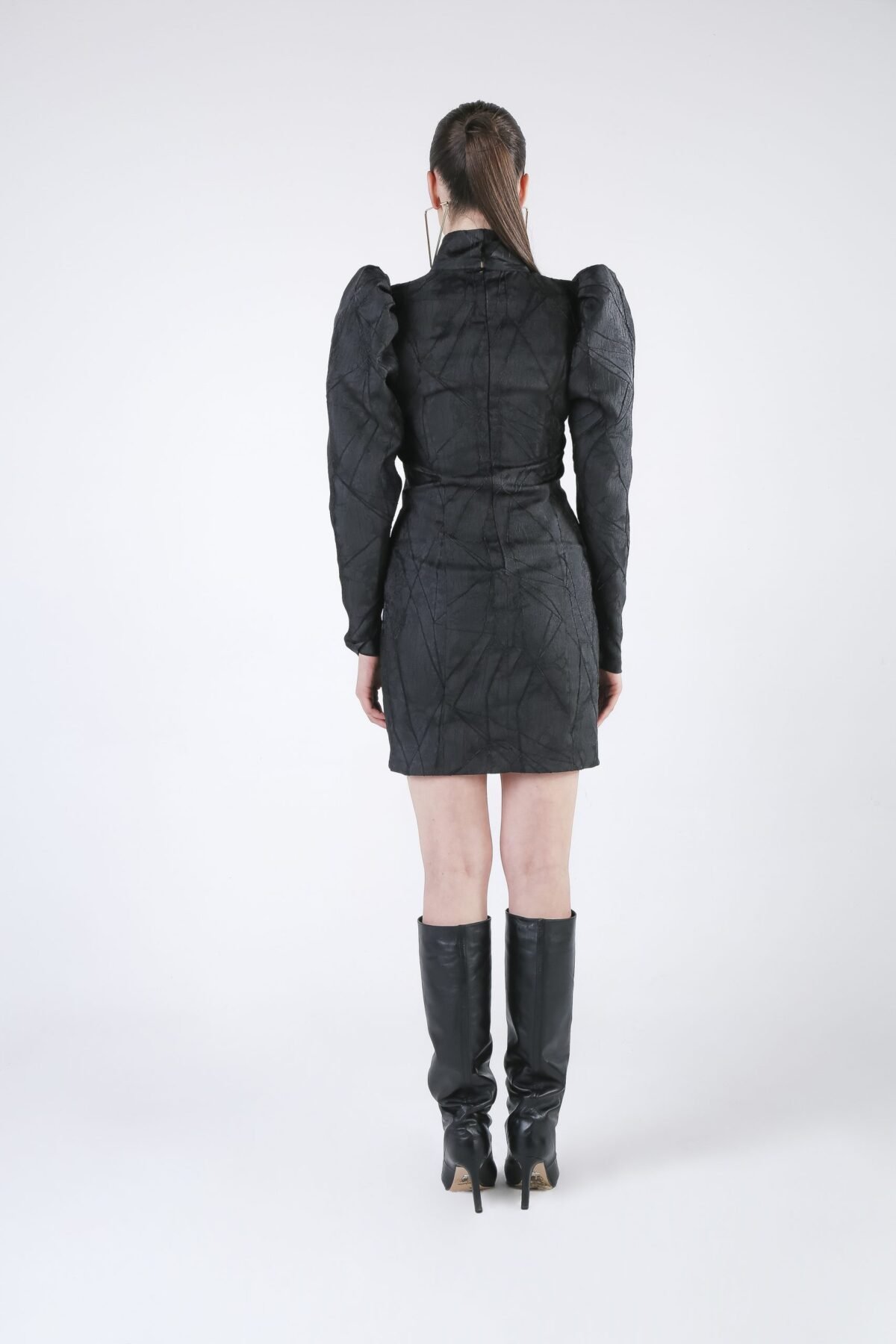 Sculptural Mini Dress with long sleeve puffy shoulders - Görsel 3